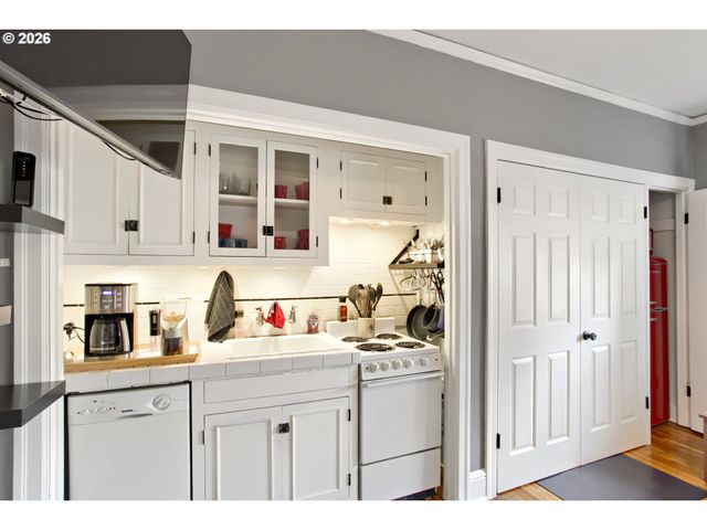 20 Nw 16TH Ave, Portland, OR 97209