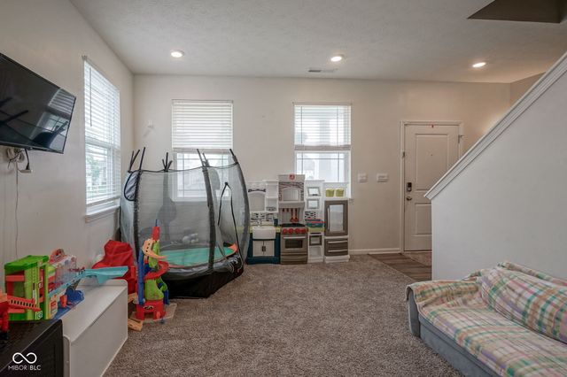 6810 Birmingham Avenue, Mccordsville, IN 46055