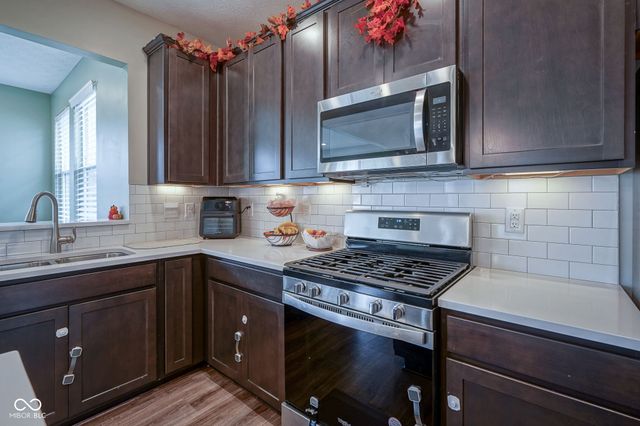 6810 Birmingham Avenue, Mccordsville, IN 46055