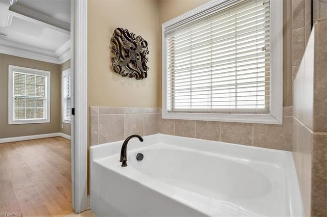 4052 Ridgeline Drive, Kernersville, NC 27284