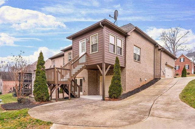 4052 Ridgeline Drive, Kernersville, NC 27284