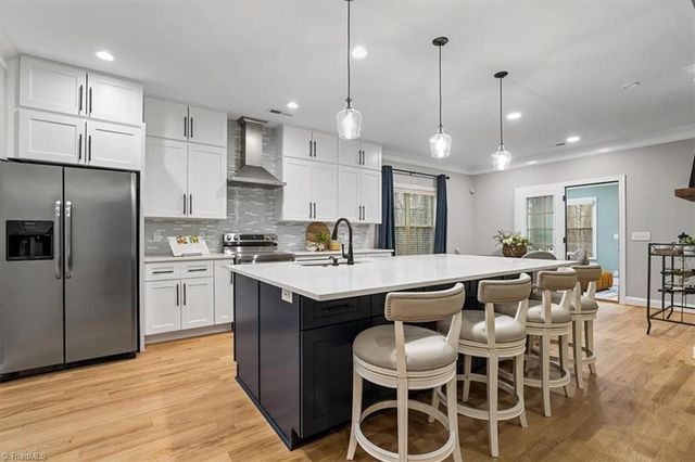 4052 Ridgeline Drive, Kernersville, NC 27284