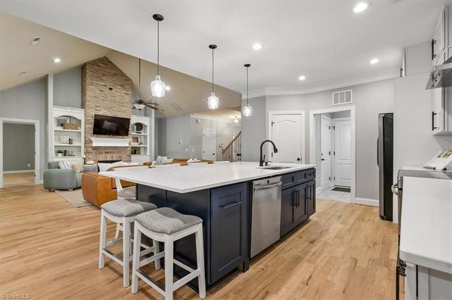 4052 Ridgeline Drive, Kernersville, NC 27284