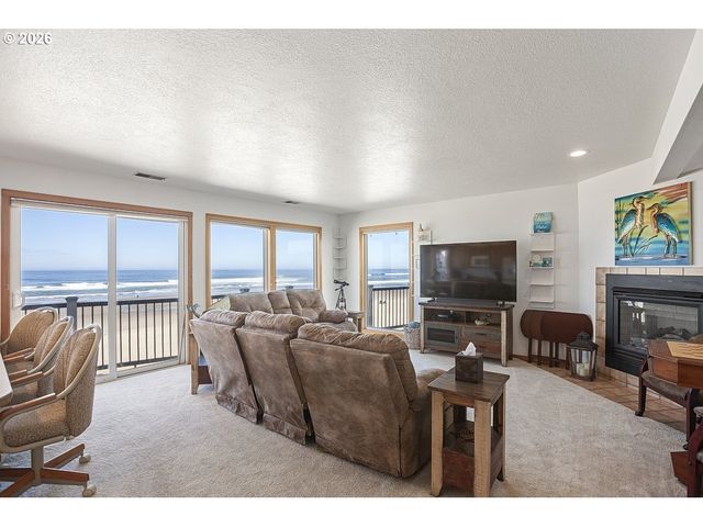 241 Sw EBB Ave, Lincoln City, OR 97367
