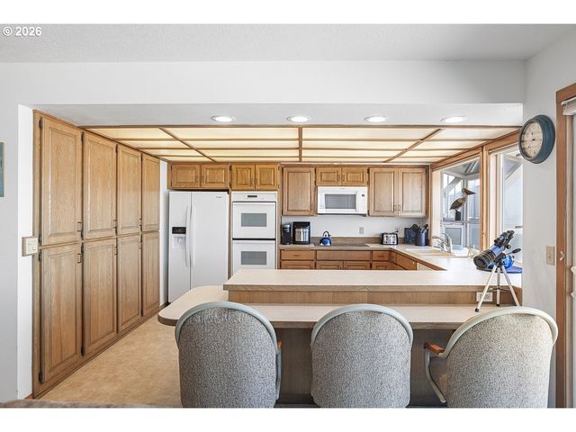 241 Sw EBB Ave, Lincoln City, OR 97367