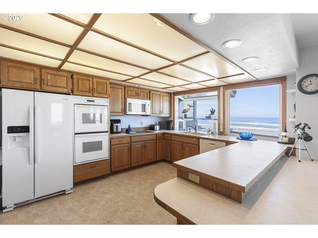 241 Sw EBB Ave, Lincoln City, OR 97367