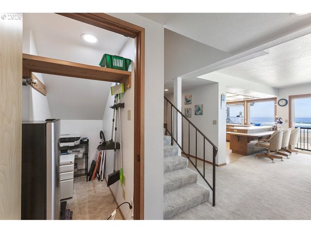 241 Sw EBB Ave, Lincoln City, OR 97367