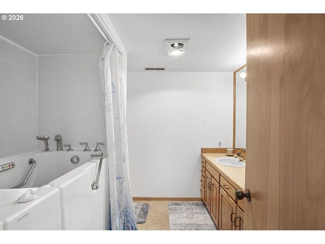 241 Sw EBB Ave, Lincoln City, OR 97367