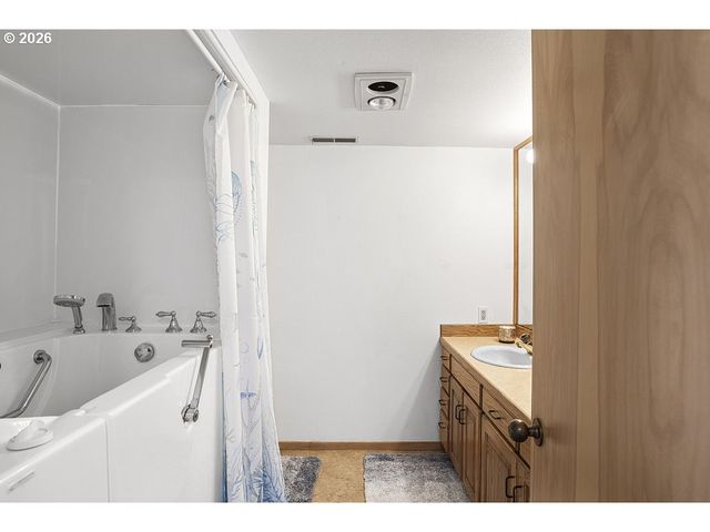 241 Sw EBB Ave, Lincoln City, OR 97367