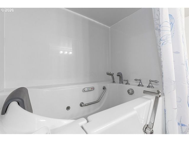241 Sw EBB Ave, Lincoln City, OR 97367