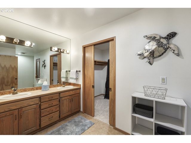 241 Sw EBB Ave, Lincoln City, OR 97367