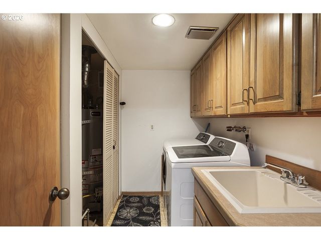 241 Sw EBB Ave, Lincoln City, OR 97367