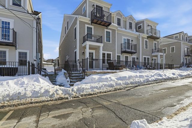 25 Howland St 2, Plymouth, MA 02360