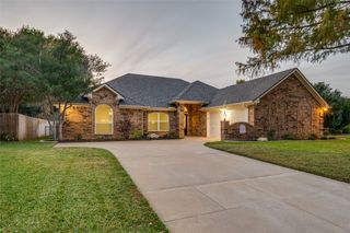 6214 Summergrove Drive, Arlington, TX 76001