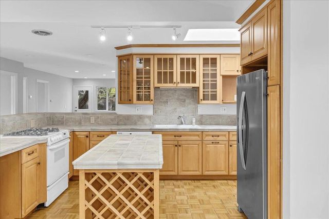 860 Sunset Drive, Pacific Grove, CA 93950