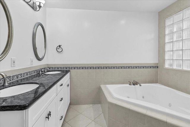 860 Sunset Drive, Pacific Grove, CA 93950