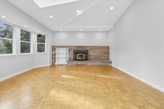 860 Sunset Drive, Pacific Grove, CA 93950