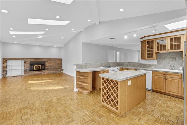 860 Sunset Drive, Pacific Grove, CA 93950