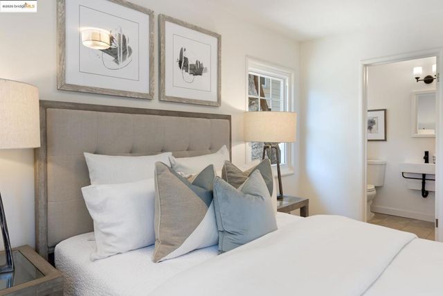 5808 MORAGA AVENUE, Oakland, CA 94611