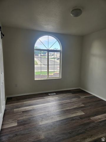 5914 VALLEY POINT DR, West Valley City, UT 84128
