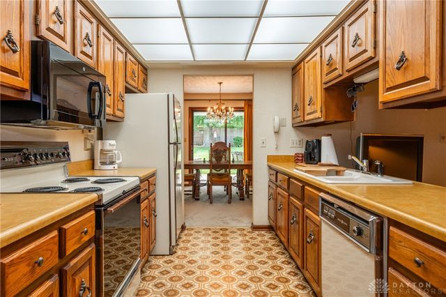374 Shadywood Drive, Clayton, OH 45415