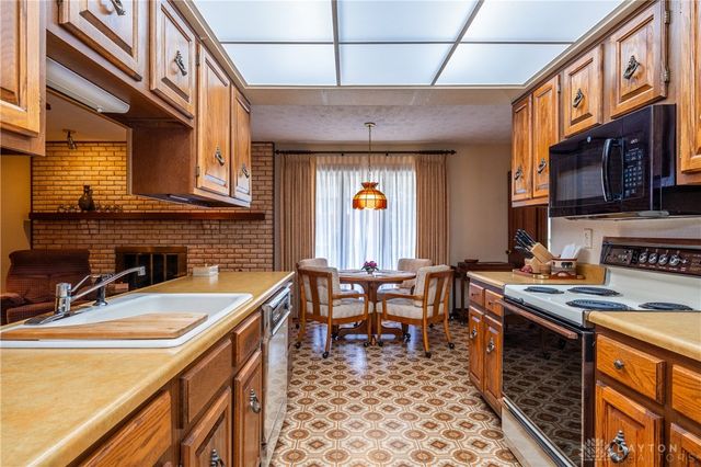 374 Shadywood Drive, Clayton, OH 45415
