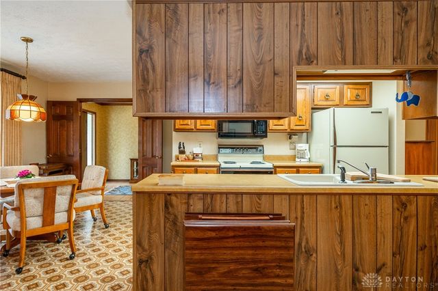 374 Shadywood Drive, Clayton, OH 45415
