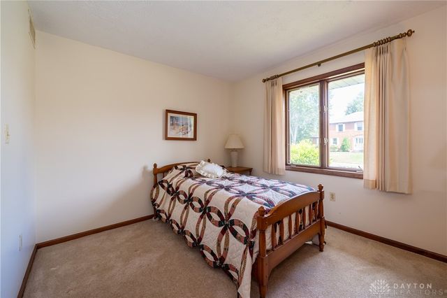 374 Shadywood Drive, Clayton, OH 45415