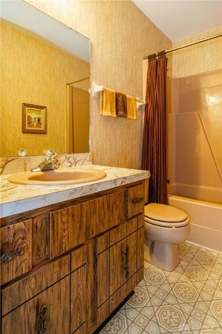 374 Shadywood Drive, Clayton, OH 45415