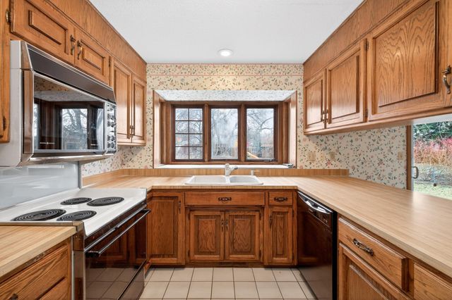 3525 Longfellow Road N, Fargo, ND 58102