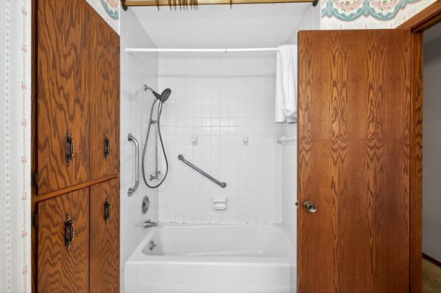 3525 Longfellow Road N, Fargo, ND 58102