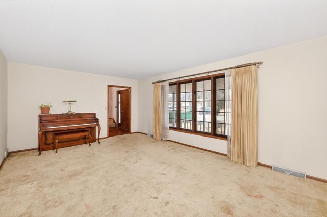 3525 Longfellow Road N, Fargo, ND 58102