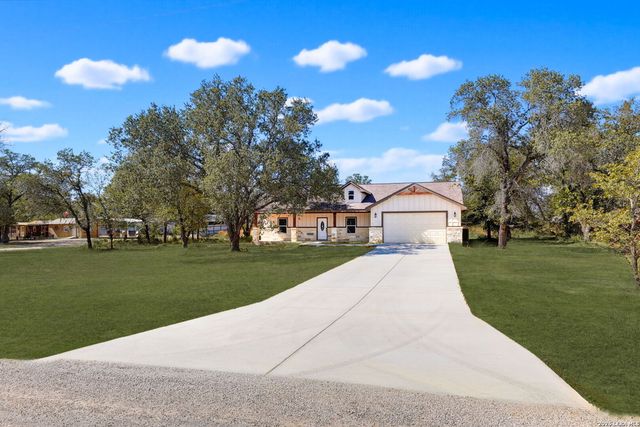 48 Grey Fox, Poteet, TX 78065
