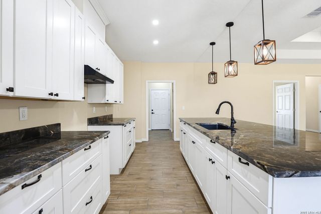 48 Grey Fox, Poteet, TX 78065