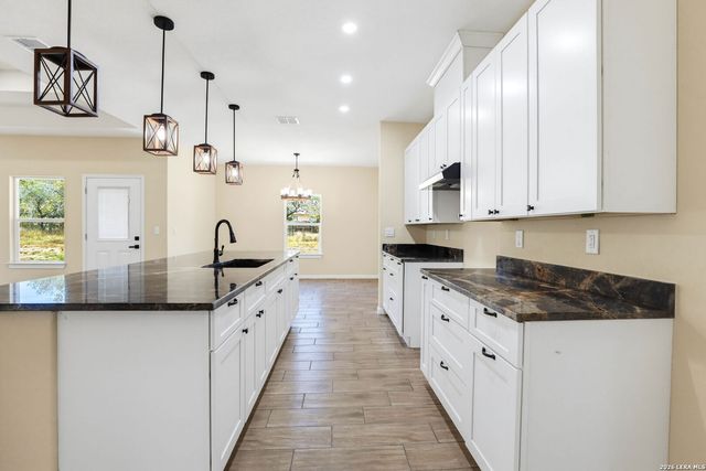48 Grey Fox, Poteet, TX 78065
