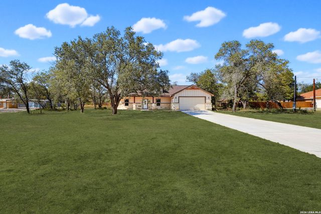 48 Grey Fox, Poteet, TX 78065