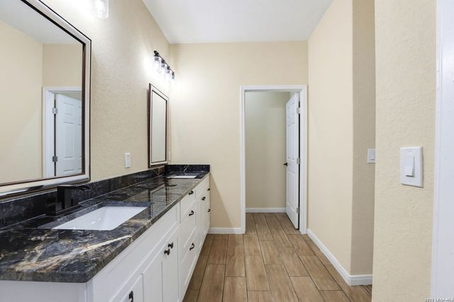 48 Grey Fox, Poteet, TX 78065