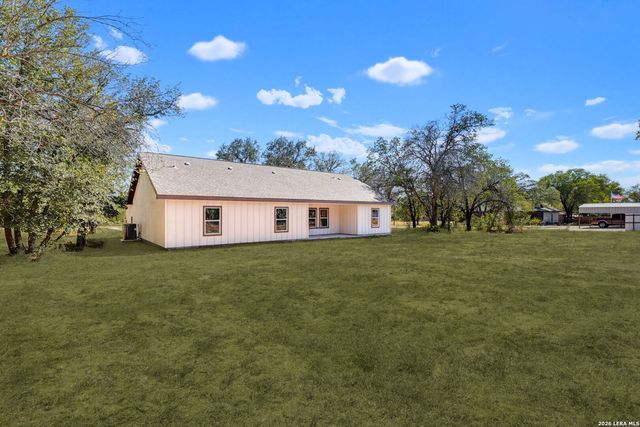 48 Grey Fox, Poteet, TX 78065