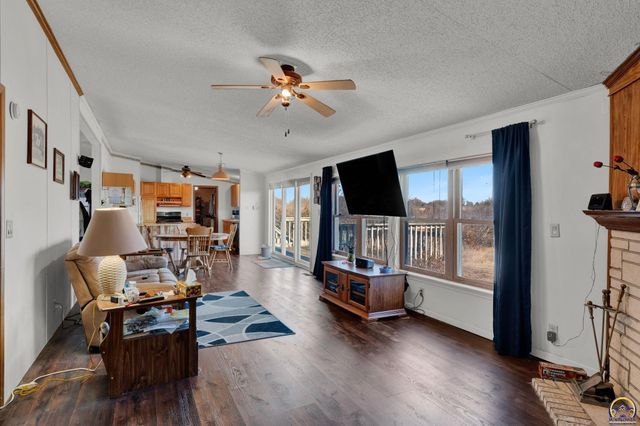 8240 SE Green ST, Berryton, KS 66409