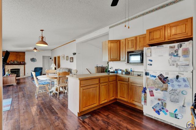 8240 SE Green ST, Berryton, KS 66409