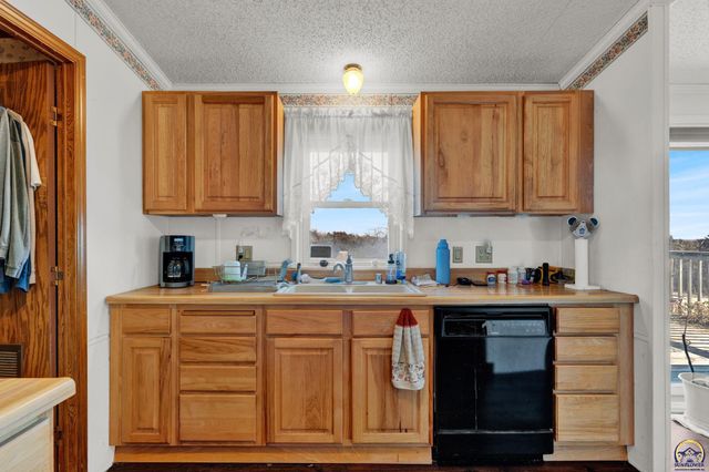 8240 SE Green ST, Berryton, KS 66409