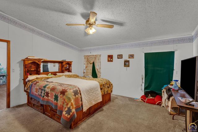 8240 SE Green ST, Berryton, KS 66409