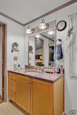 8240 SE Green ST, Berryton, KS 66409