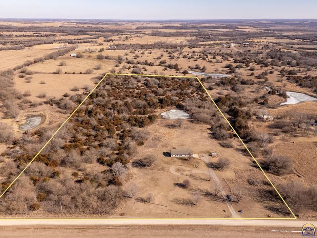 8240 SE Green ST, Berryton, KS 66409