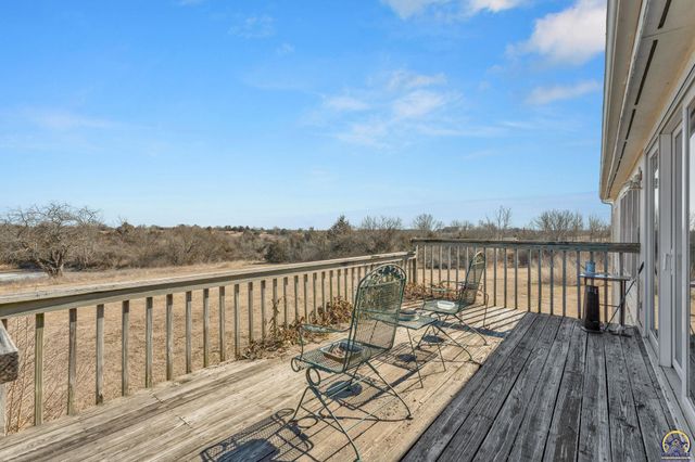 8240 SE Green ST, Berryton, KS 66409