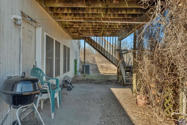 8240 SE Green ST, Berryton, KS 66409