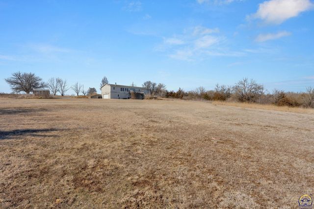 8240 SE Green ST, Berryton, KS 66409