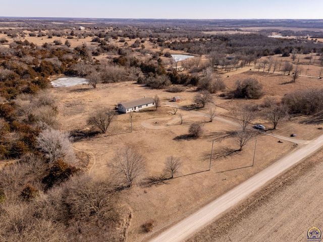 8240 SE Green ST, Berryton, KS 66409