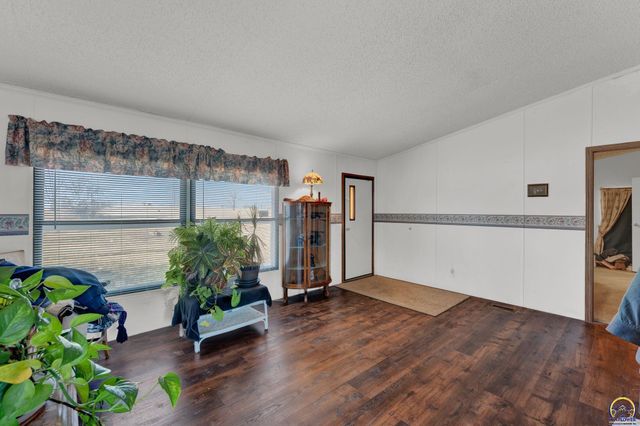 8240 SE Green ST, Berryton, KS 66409