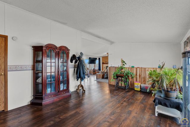 8240 SE Green ST, Berryton, KS 66409